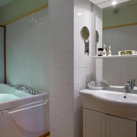 Logis Le Midland Hotel 3*