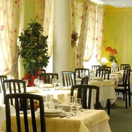 Hotel Logis Le Midland Vichy